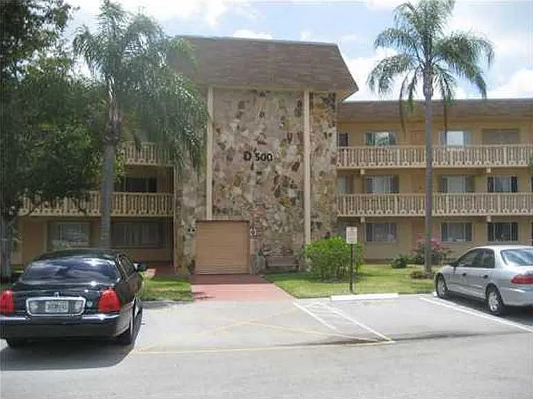 500 Village Green Cir W — Photo 1
