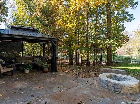3rd image of 9590 Glenashley Dr
