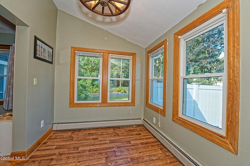 5th image of 780 Feura Bush Road