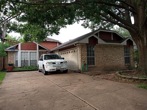 2nd image of 19415 Lake Hollow Ln