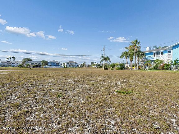 5th image of 4033 Amberjack Dr