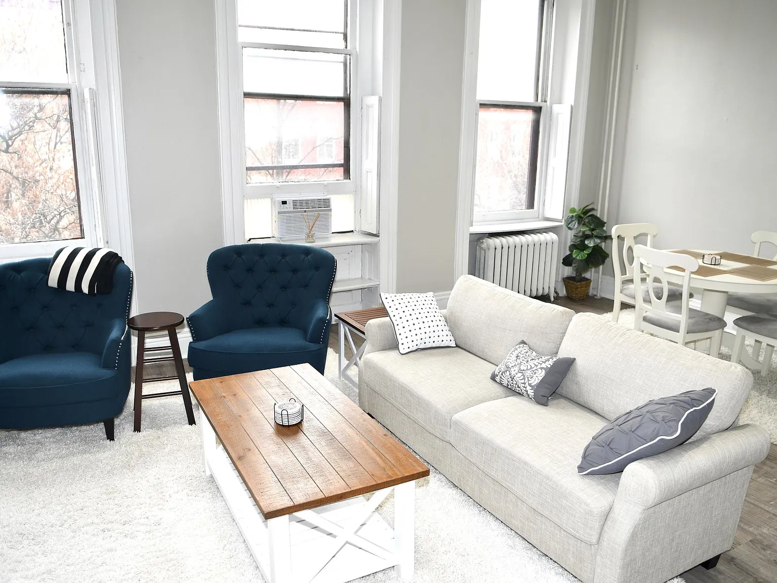 3 bed, 2000 sqft, $1,700 — Photo 2