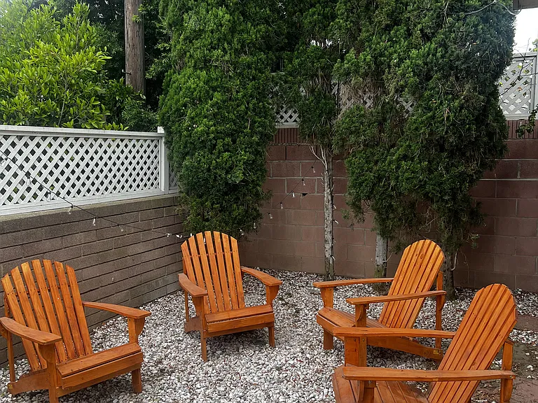 8300 Holy Cross Pl — Photo 3