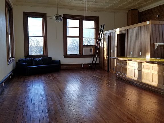 4th image of 301 Main St