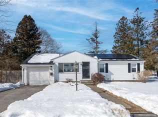 31 Archdale Dr, Warwick, RI 02889