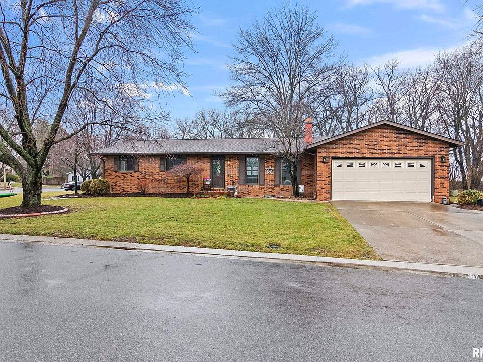 1st image of 33 Sarah Ave