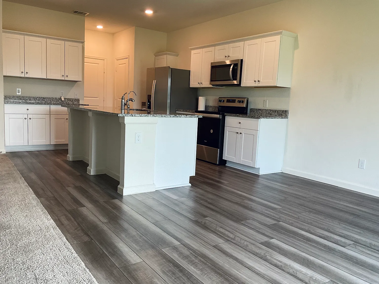 4 bed, 2.5 bath, 2271 sqft, $2,400 — Photo 4
