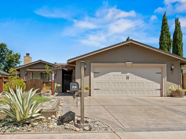 1370 Matador Dr, Hollister, CA 95023