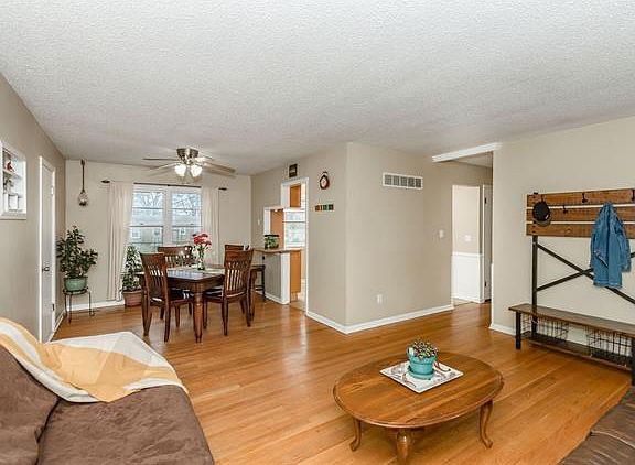 3rd image of 10205 W 88th Ter