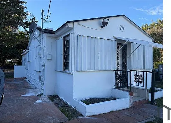 4 bed, $2,690 — Photo 2
