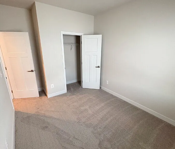4662 Drysdale St — Photo 13