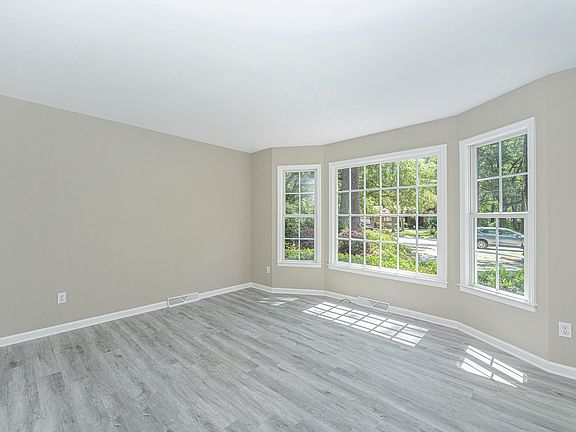 5th image of 107 Chucker Dr