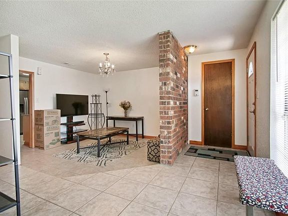 4th image of 2213 N Friendship Dr