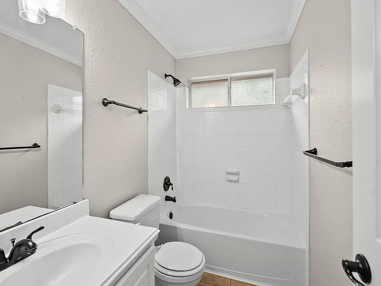 3907 Plum Hill Ln — Photo 22
