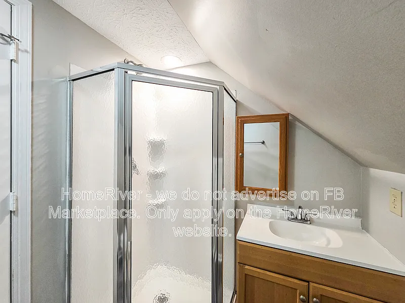 3 bed, 2.0 bath, 2304 sqft, $2,095 — Photo 4