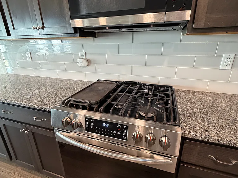 960 SW Raelynn St — Photo 11