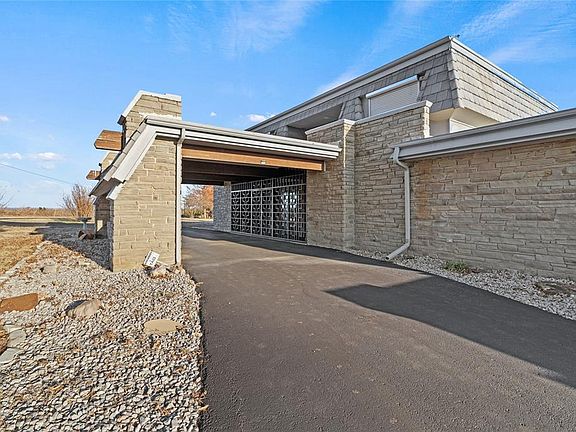 4th image of 2961 Twin Acres Dr