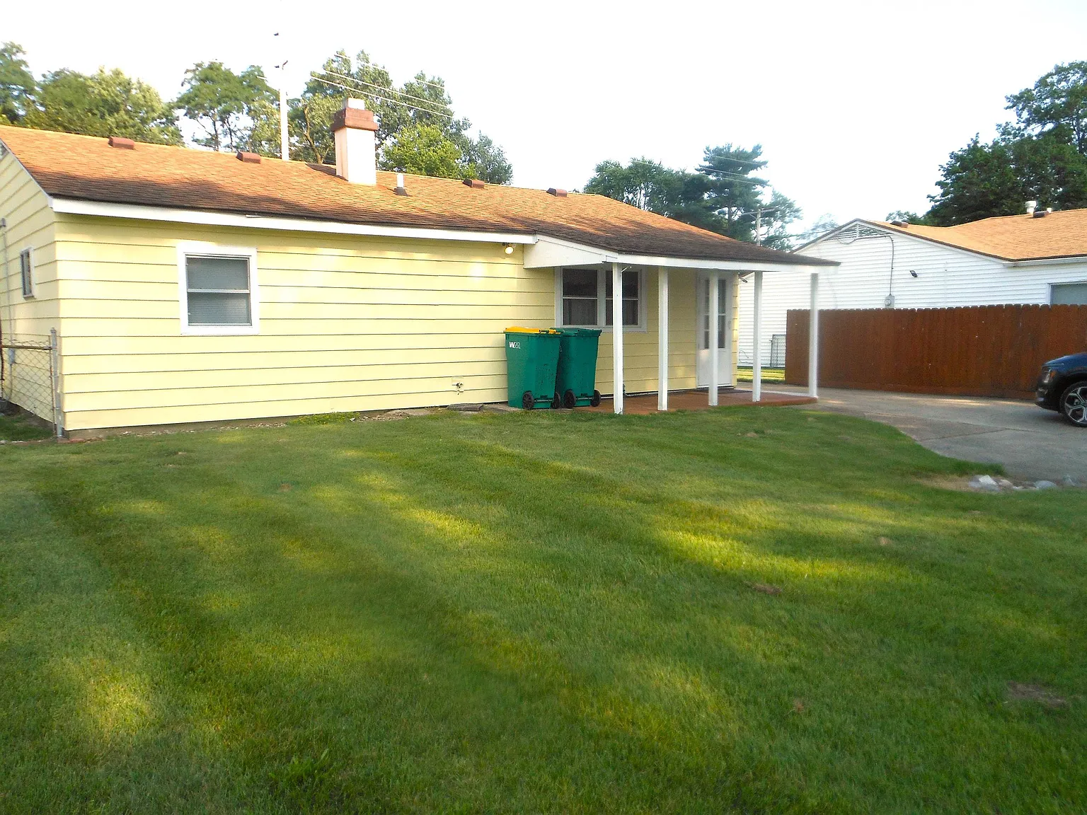 3 bed, 1.0 bath, 1000 sqft, $1,395 — Photo 2