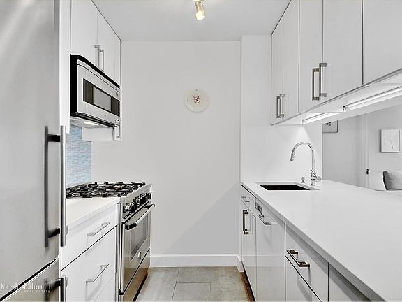 2nd image of 275 W 96th St APT 11K