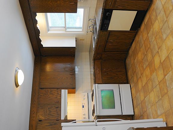4th image of 1024 25th Ave N