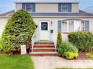 210 Lilac Pl, Massapequa Park, NY 11762