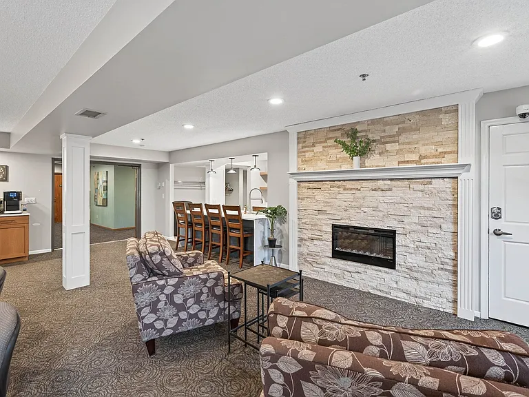Oak Pointe Apartments — Photo 22