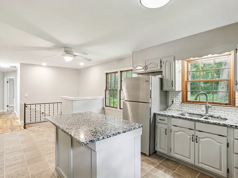 3319 Charlotte Cir SE — Photo 5