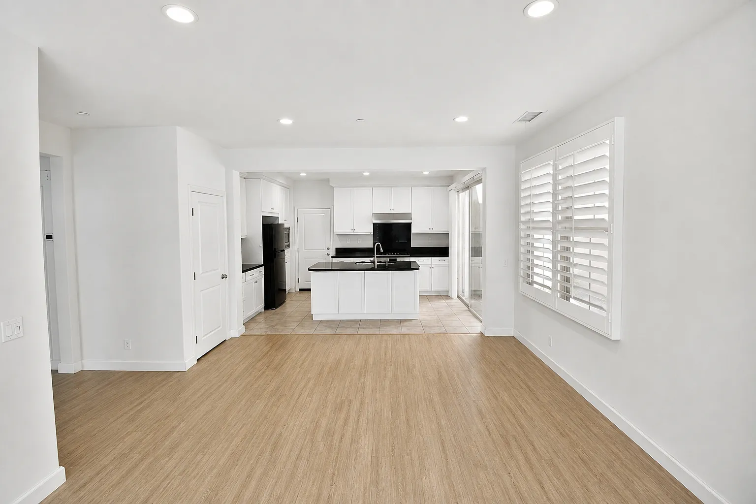 3 bed, 1610 sqft, $4,300 — Photo 2
