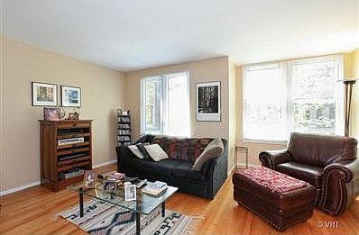 2nd image of 2730 N Greenview Ave APT J
