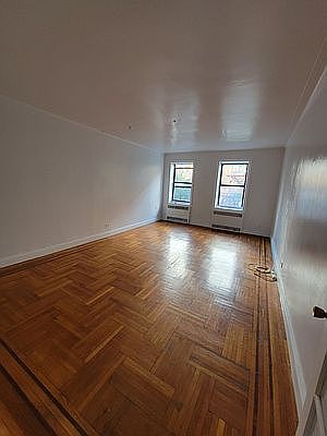 4th image of 115 E 21st St #3D