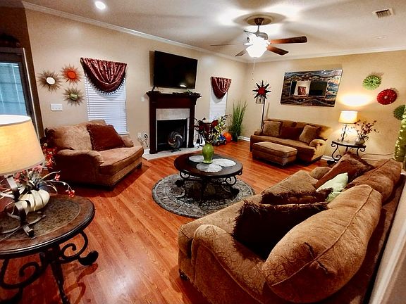 3rd image of 3934 Pecan Dr