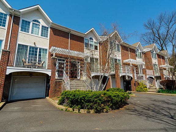 2nd image of 813 Bayard Ave
