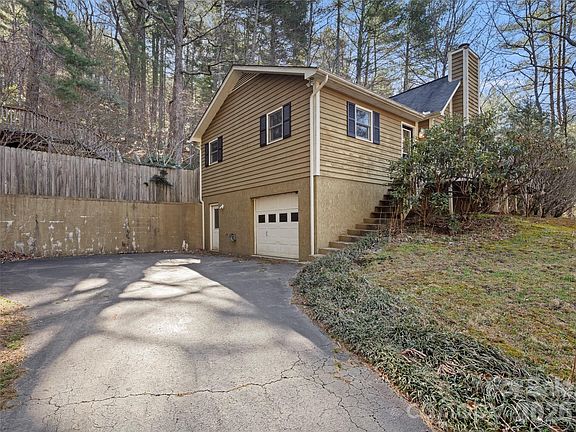 2nd image of 516 Lafayette Ave