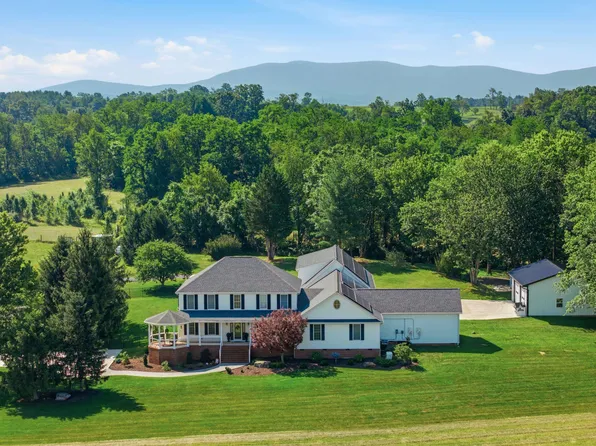572 Augusta Farms Rd, Waynesboro, VA 22980