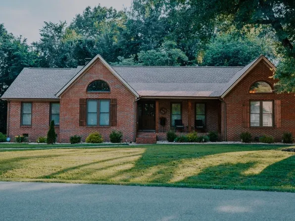 220 Valiant Dr, Paducah, KY 42001