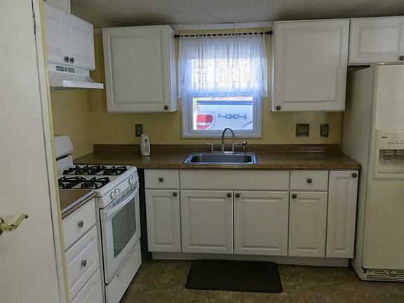 5th image of 18 Stratford Ct