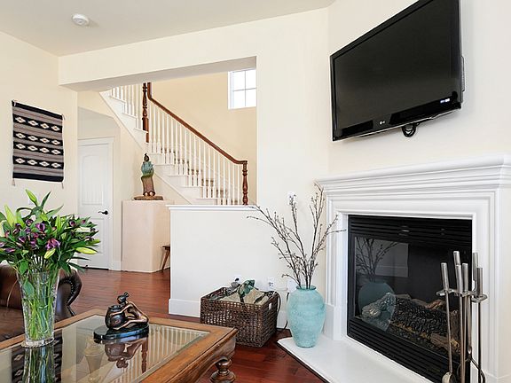2nd image of 1147 Creek Way