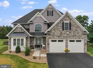 100 Cresthaven Dr, Fayetteville, PA 17222