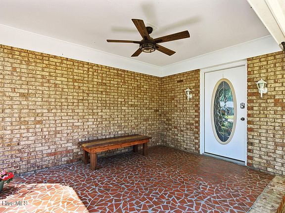 5th image of 235 Oak Street