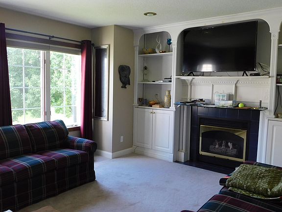 5th image of 2582 Canterbury Rd