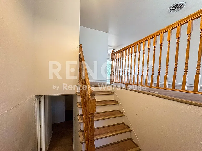 327 Leona Dr — Photo 15