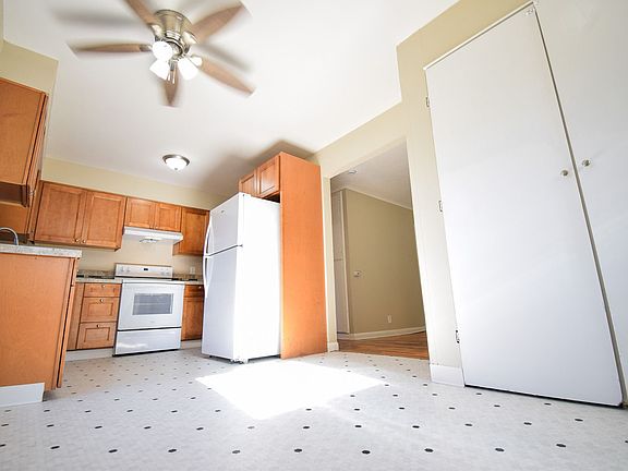 5th image of 6309 SE Overland St