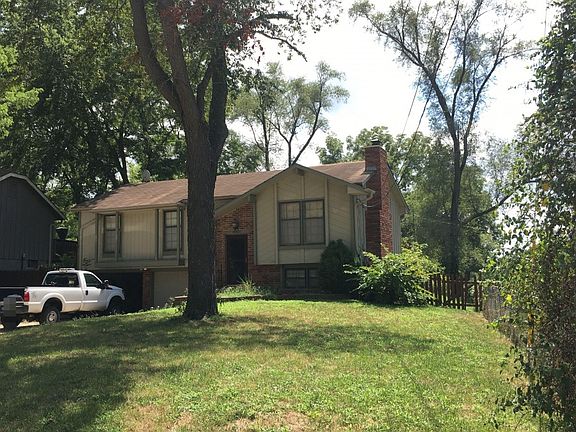 3rd image of 10021 E 96th St