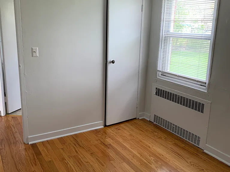 Riverview Manor Apartments — Photo 16