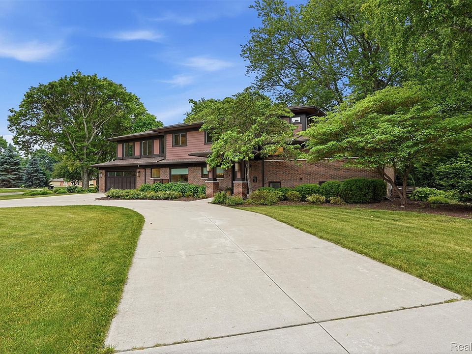 1st image of 218 Hillboro Dr