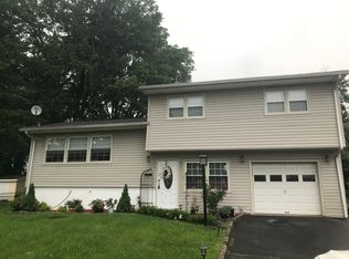 25 Riverview Dr, Wayne, NJ 07470