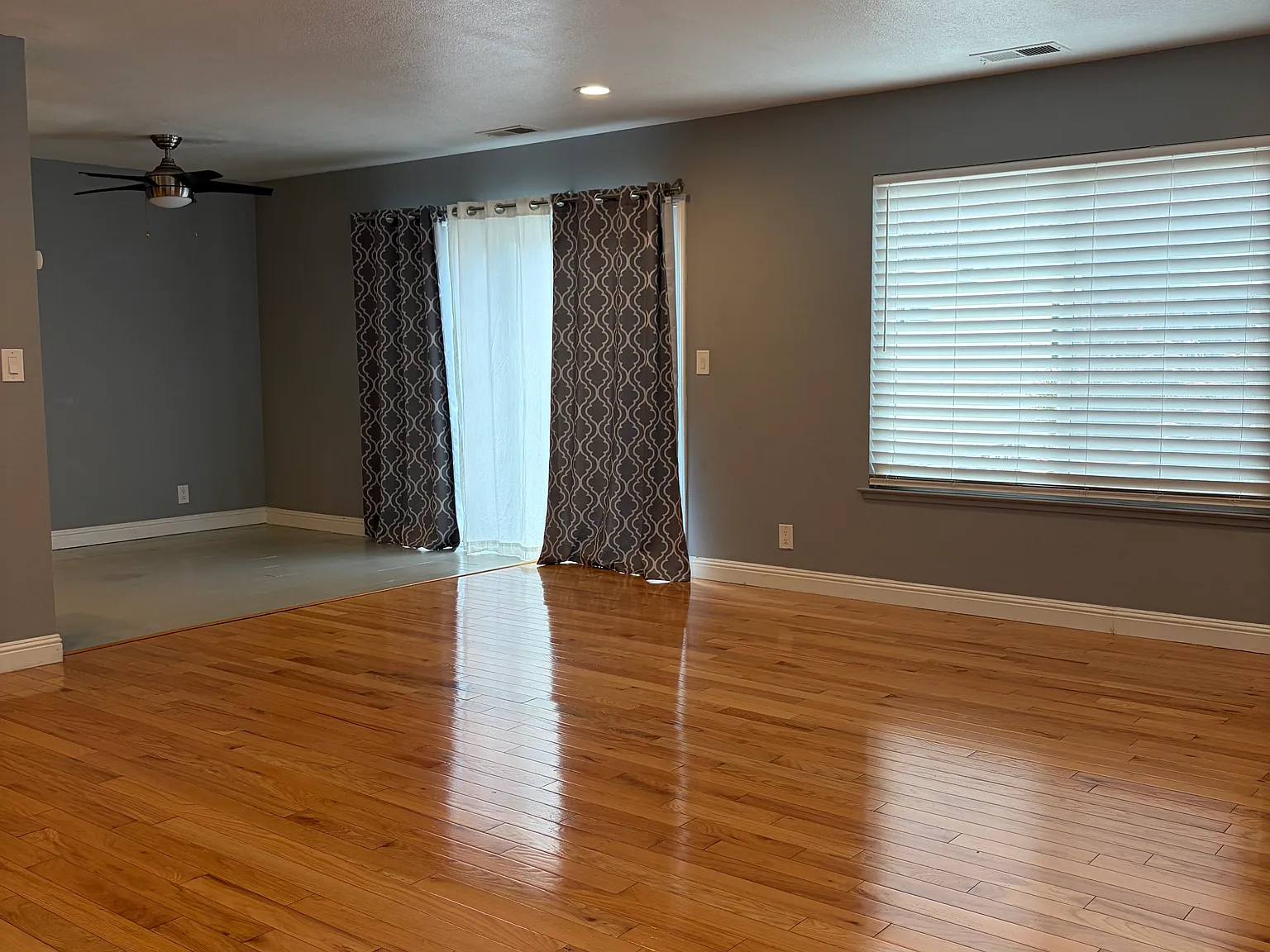3 bed, 2.5 bath, 1450 sqft, $4,080 — Photo 4