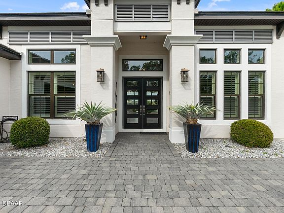 3rd image of 990 Downshire Ln