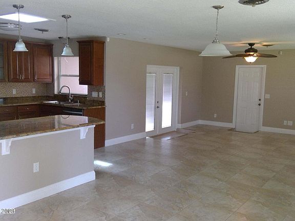 4th image of 375 Carissa Dr