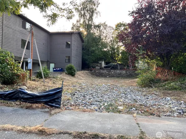 9239 Interlake Avenue N, Seattle, WA 98103